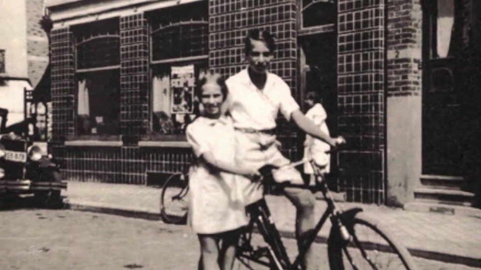 En route to Amsterdam, the family spent time in Brussels, where Heinz got his first bike in 1939.